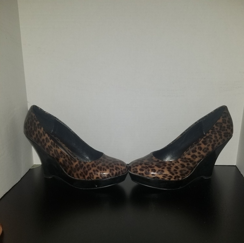 Unlisted Wedges - Picture 2 of 4
